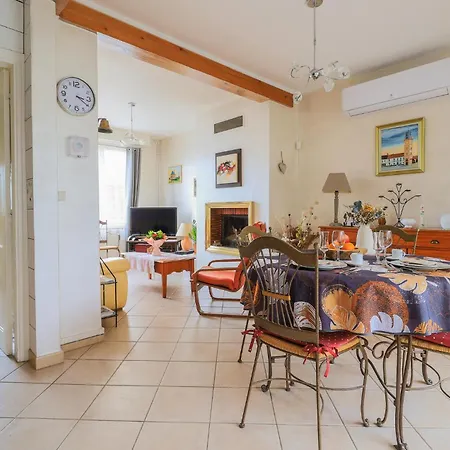 2 Bedroom Cozy In Dom wakacyjny