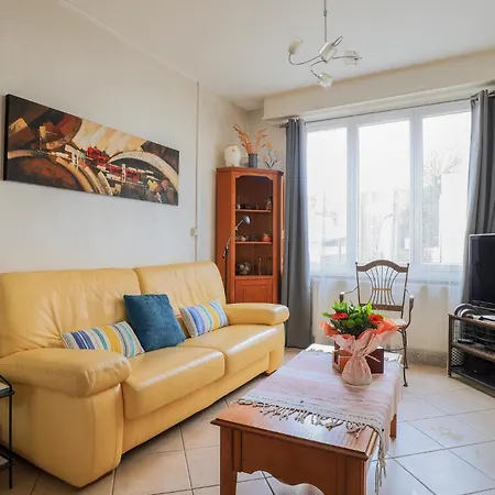 2 Bedroom Cozy In 度假居